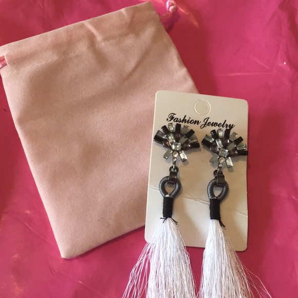 NWT Earrings - Picture 2 of 2